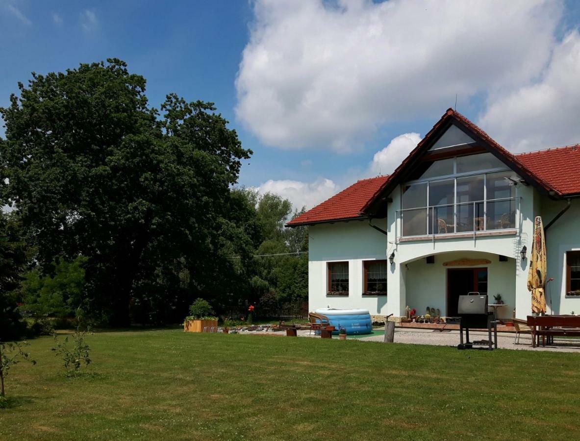 V Prirode Na Okraji Frenstatu Pod Radhostem Leilighet Frenštát pod Radhoštěm Eksteriør bilde